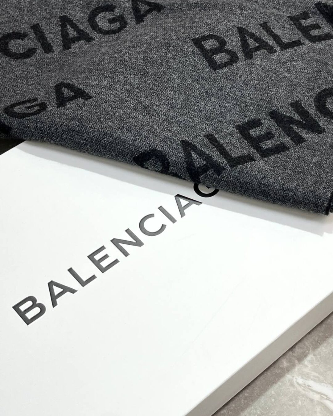 Шарф Balenciaga — изображение 6