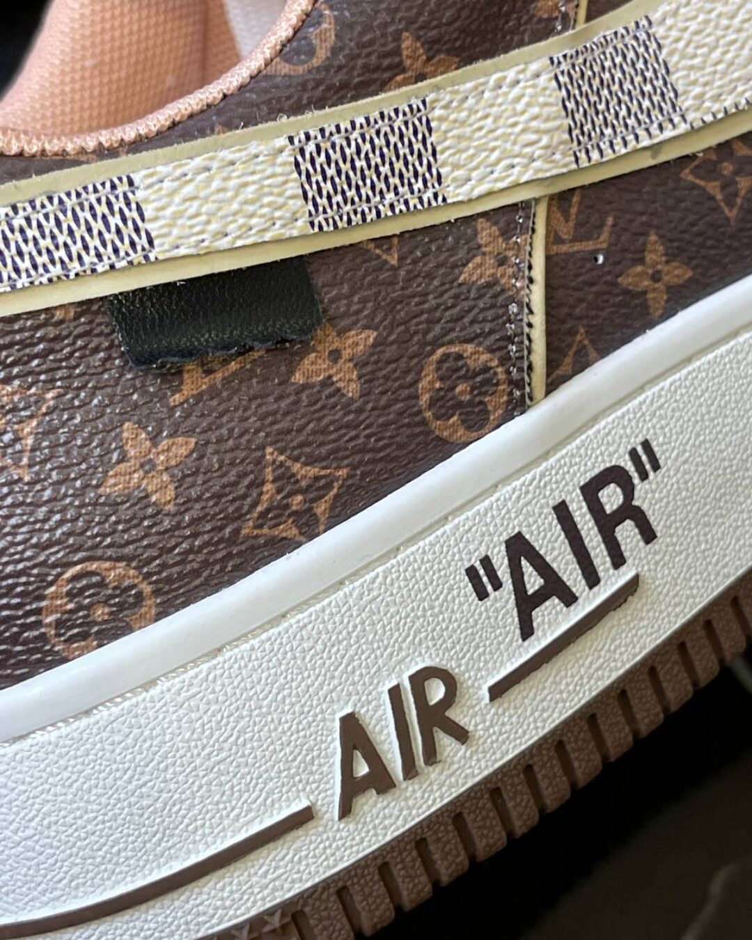 Nike Air Force 1 Low x Louis Vuitton Brown — изображение 4
