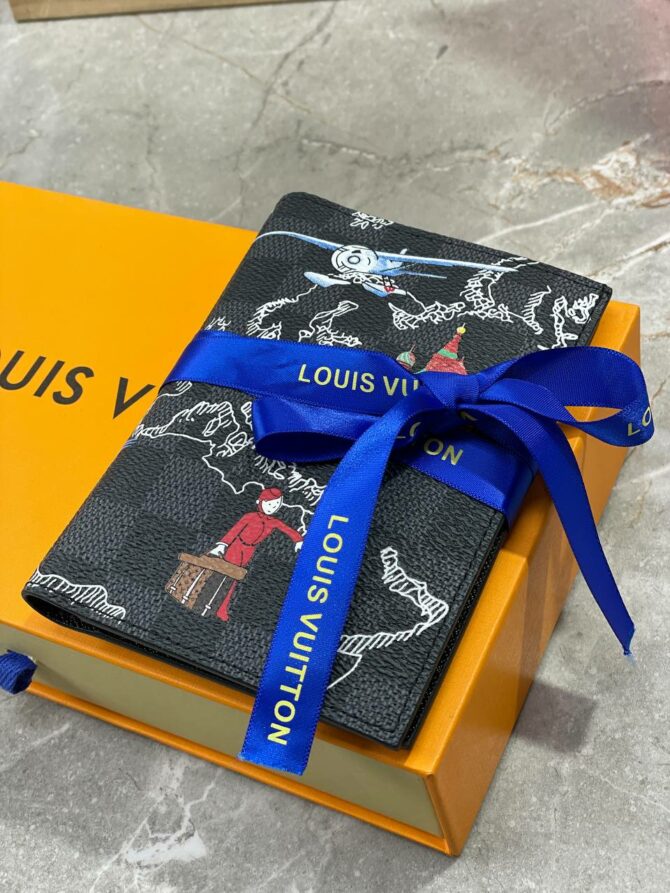 Обложка для паспорта Louis Vuitton — изображение 3