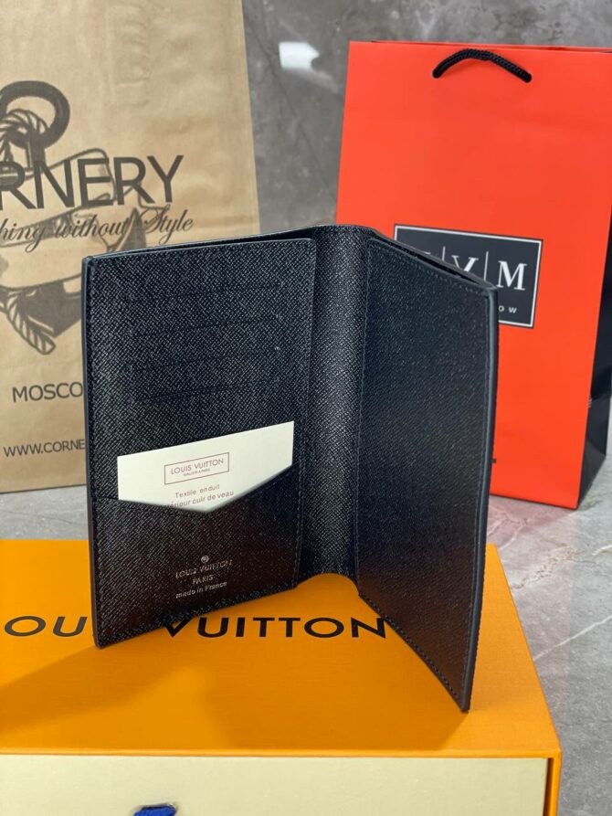 Обложка для паспорта Louis Vuitton — изображение 8