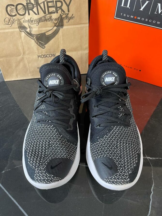 Кроссовки Nike — изображение 2