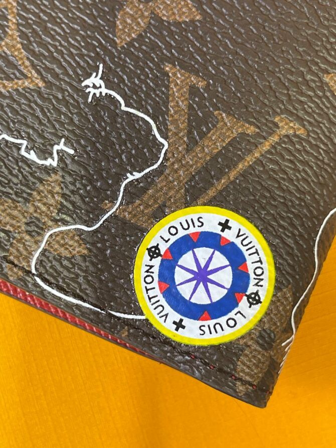 Обложка для паспорта Louis Vuitton — изображение 2