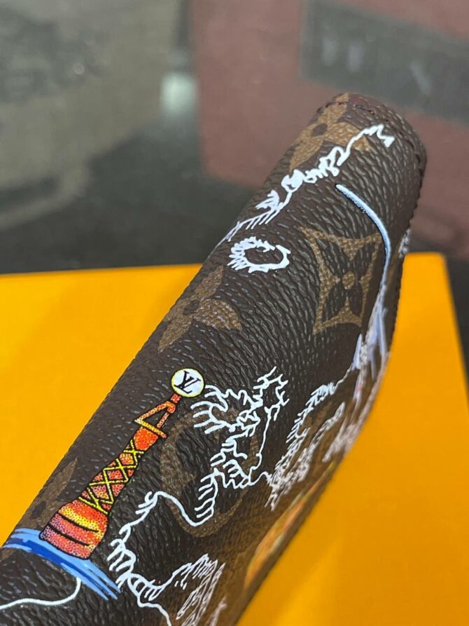 Обложка для паспорта Louis Vuitton — изображение 5