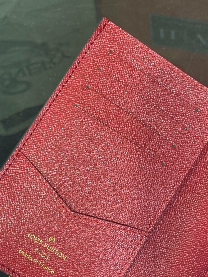 Обложка для паспорта Louis Vuitton — изображение 6