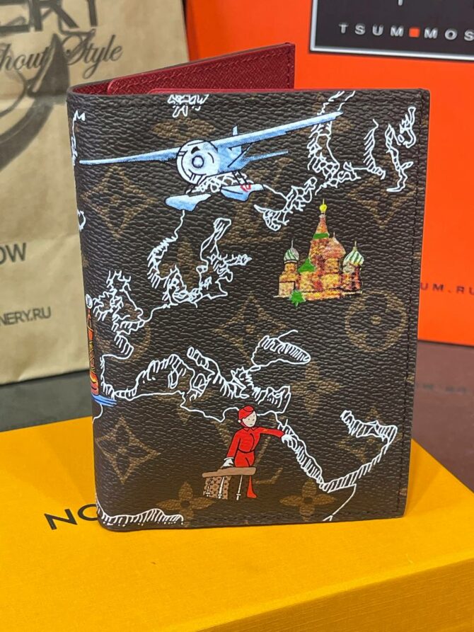 Обложка для паспорта Louis Vuitton — изображение 8