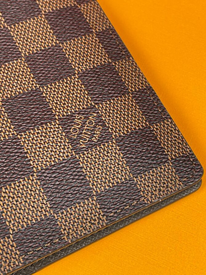 Обложка для паспорта Louis Vuitton — изображение 2