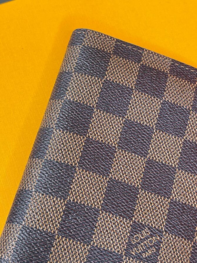 Обложка для паспорта Louis Vuitton — изображение 5