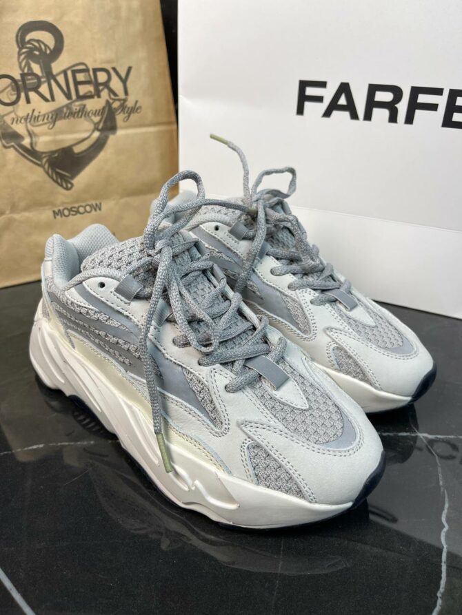 Yeezy 700 Static