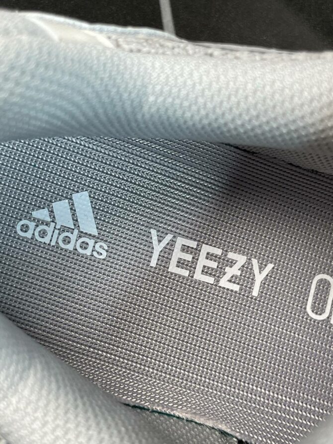 Yeezy 700 Static — изображение 8