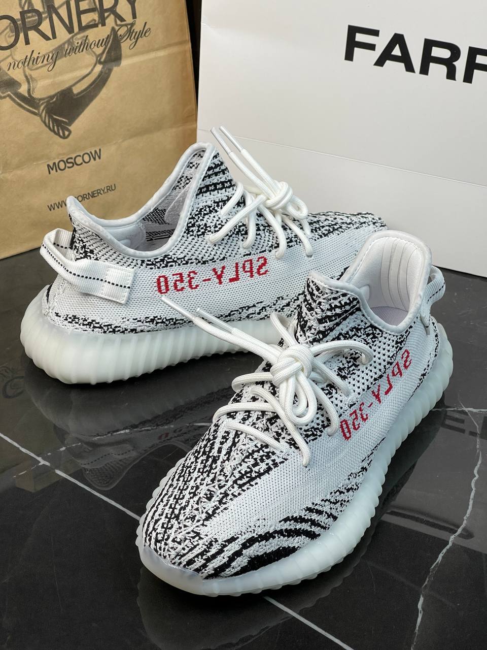 Yeezy 350 V2 Zebra — фото 8