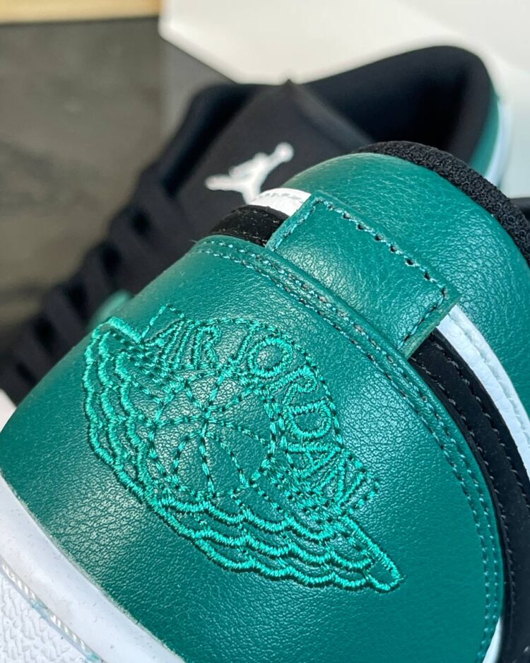 Кеды Air Jordan 1 Low White/Black Mystic Green — фото 10