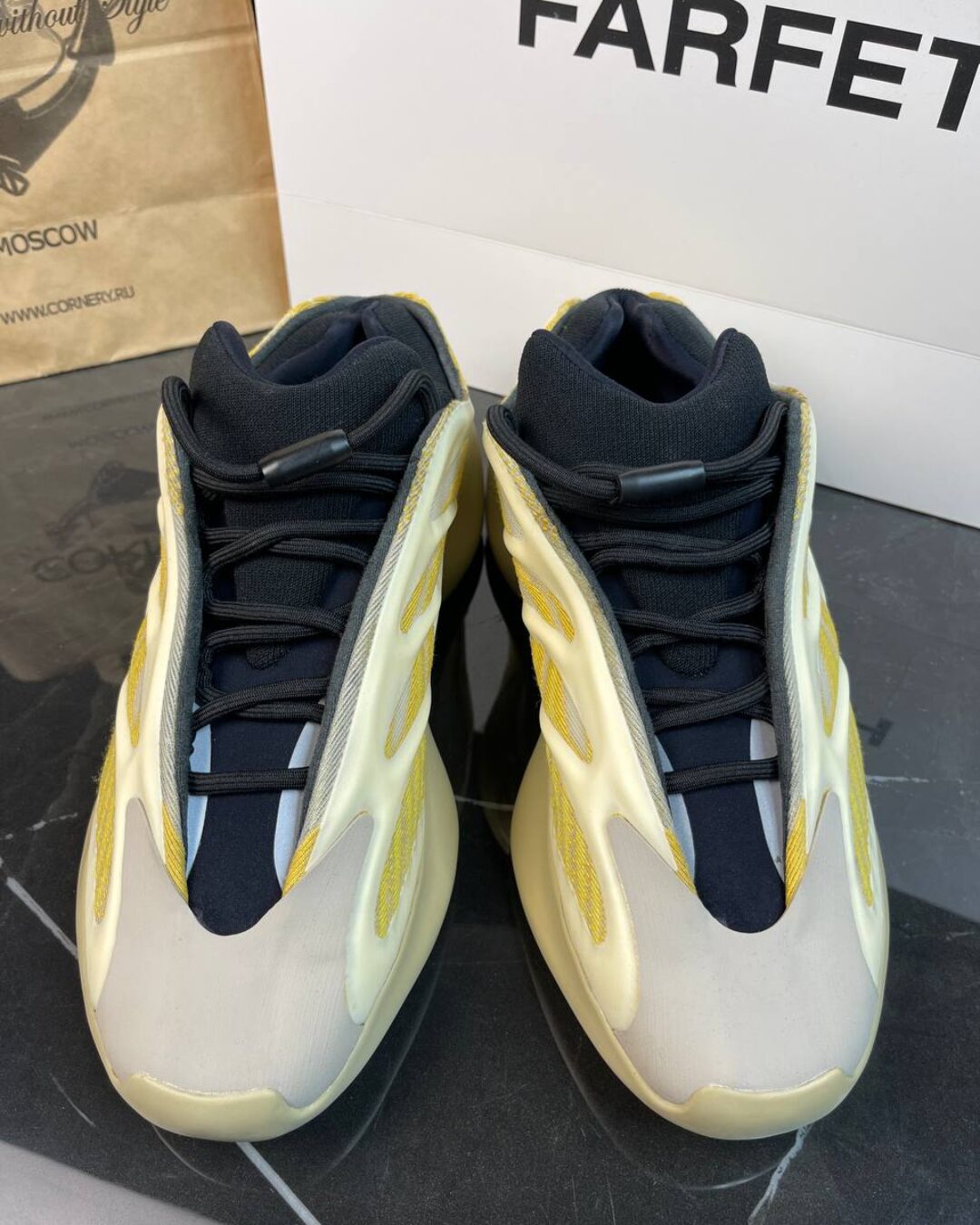 Yeezy 700 V3 Safflower — изображение 2