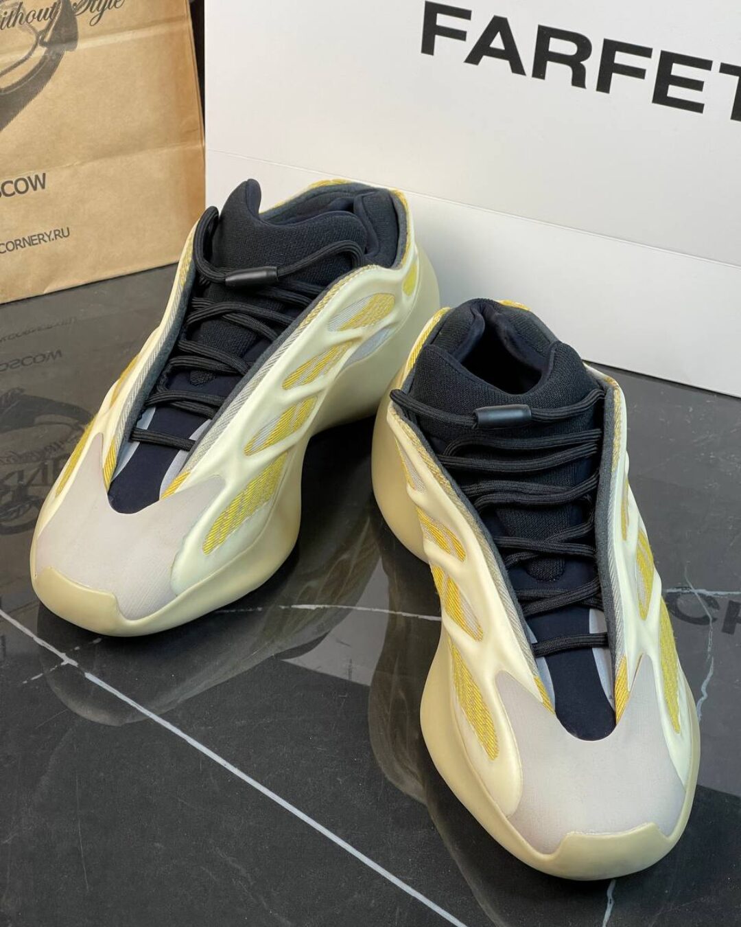 Yeezy 700 V3 Safflower — изображение 3