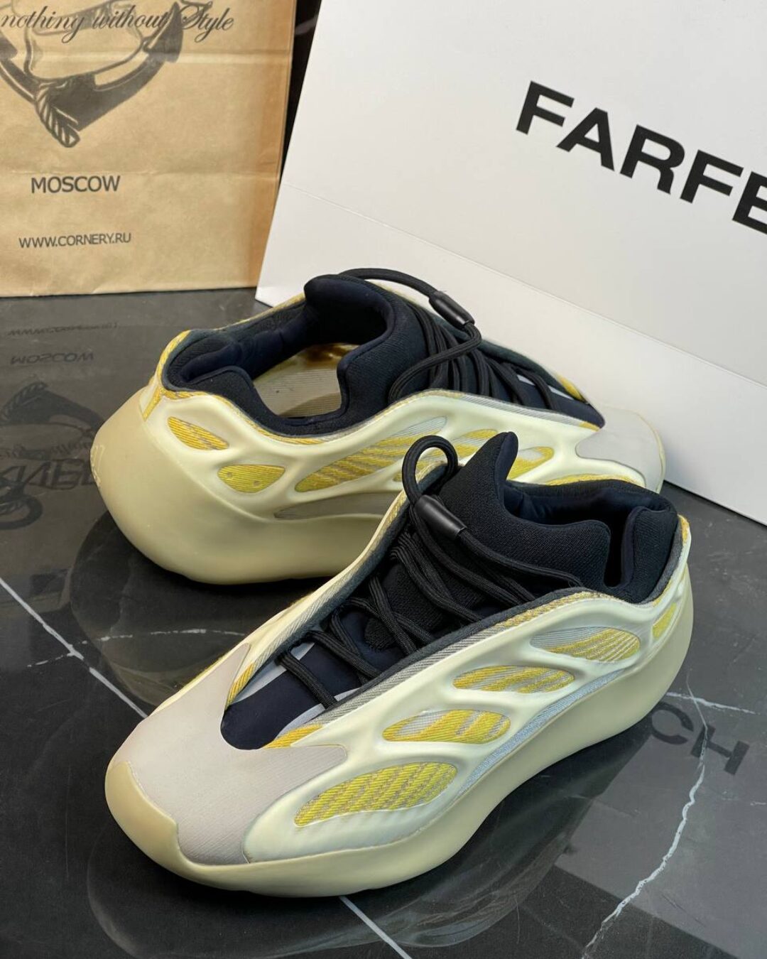 Yeezy 700 V3 Safflower — изображение 5