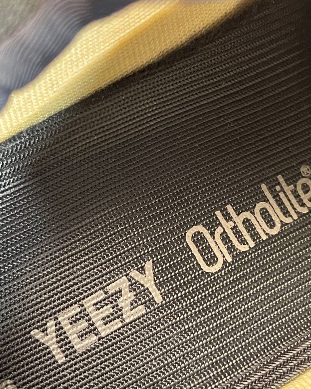 Yeezy 700 V3 Safflower — изображение 9