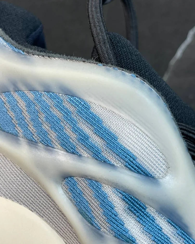 Yeezy 700 V3 Kyanite (дисконт) — фото 5