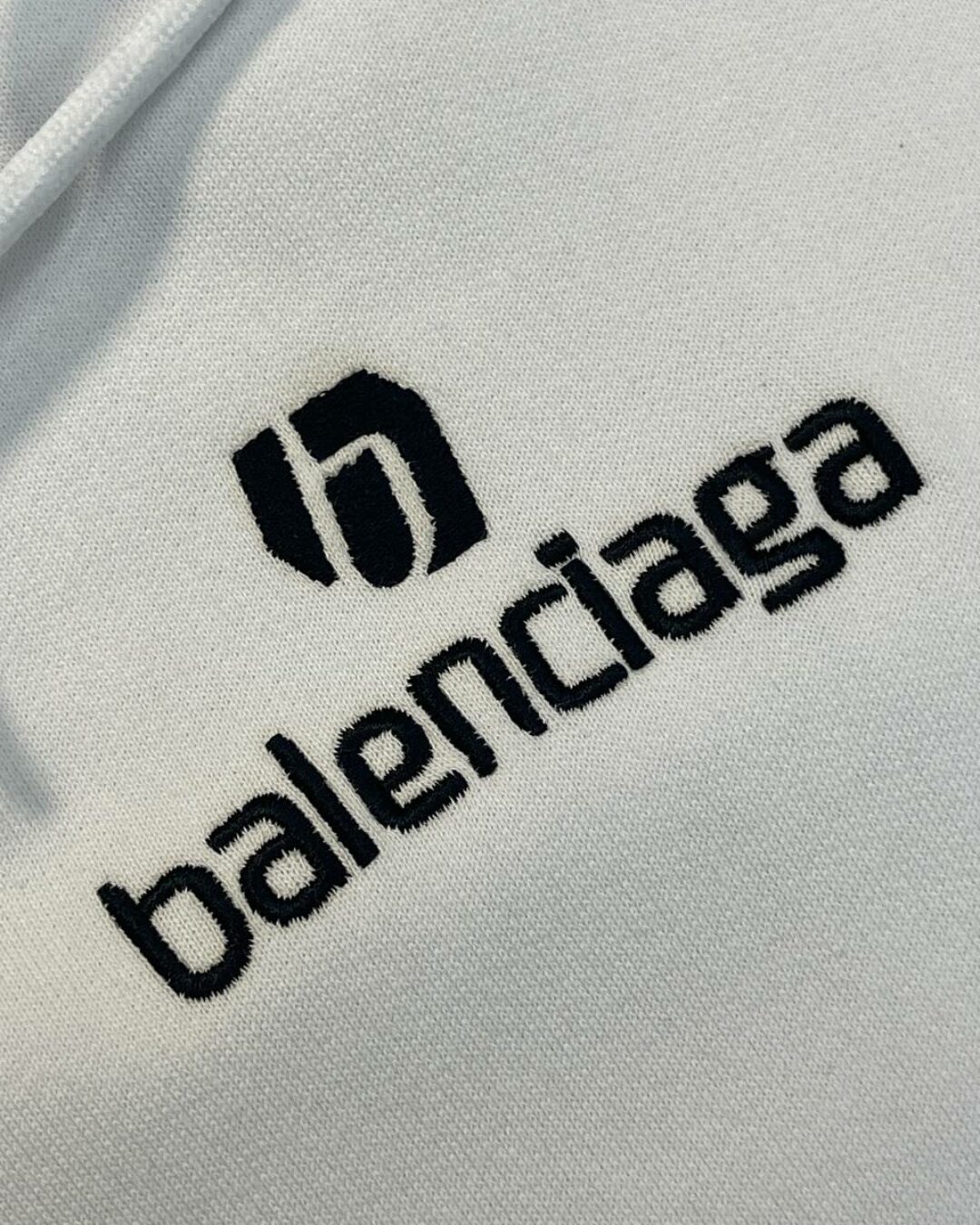 Худи Balenciaga — изображение 8