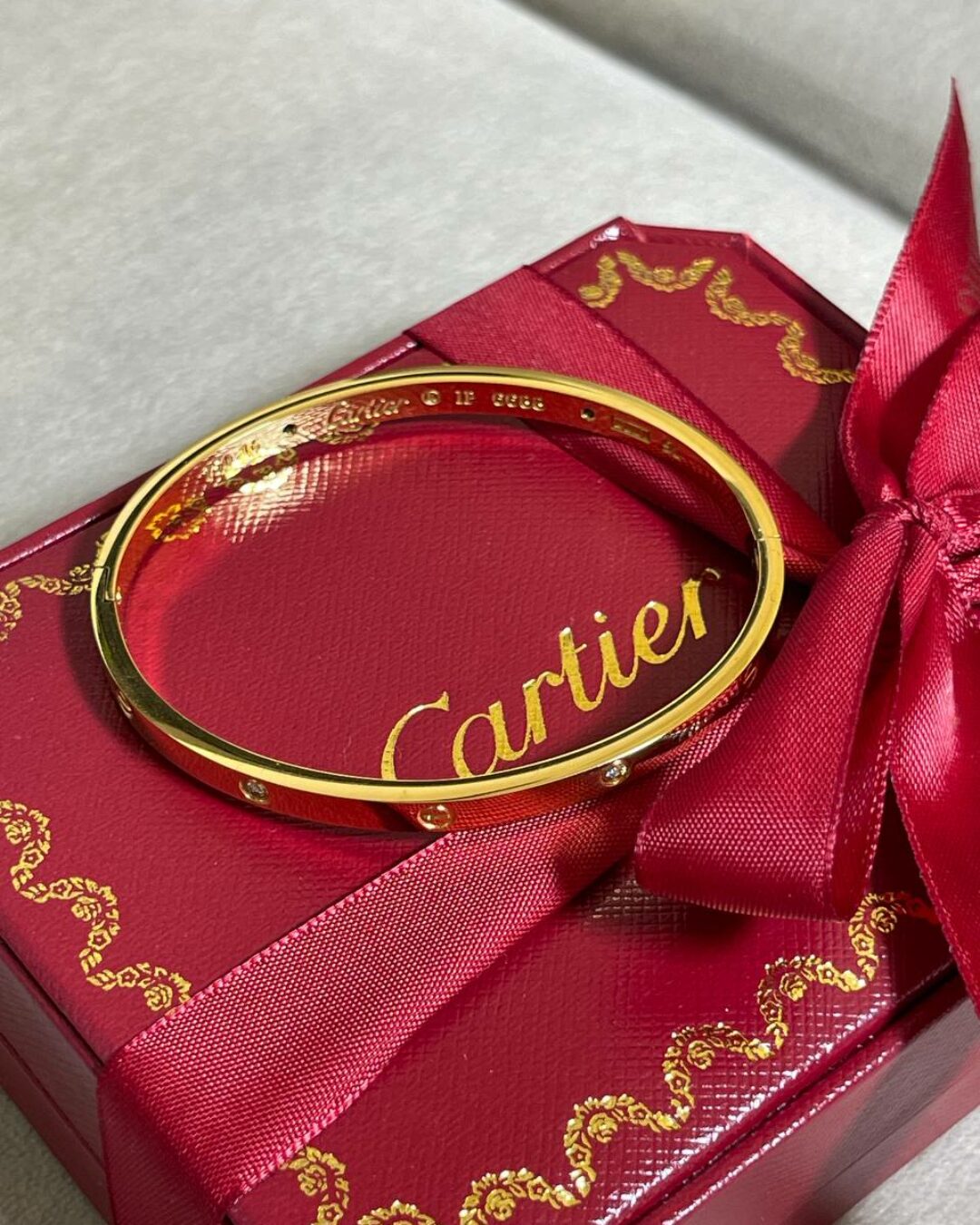 Браслет Cartier Love (тонкий, камни)