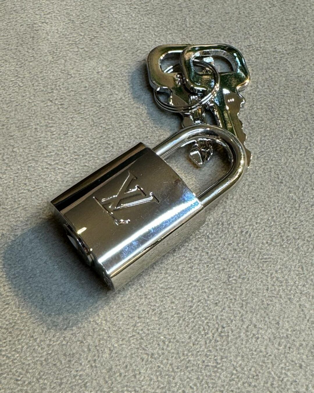 Дорожная сумка Louis Vuitton Keepall — изображение 9