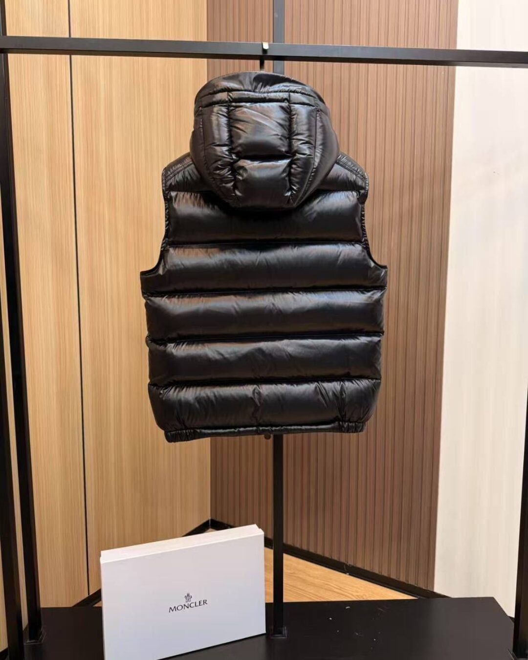 Жилет Moncler — изображение 4