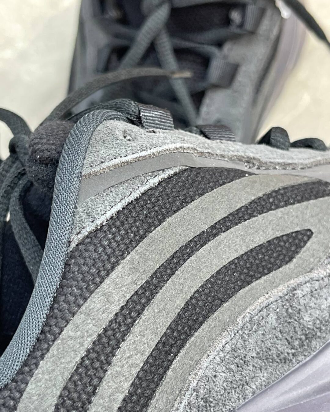 Yeezy 700 Vanta — изображение 9