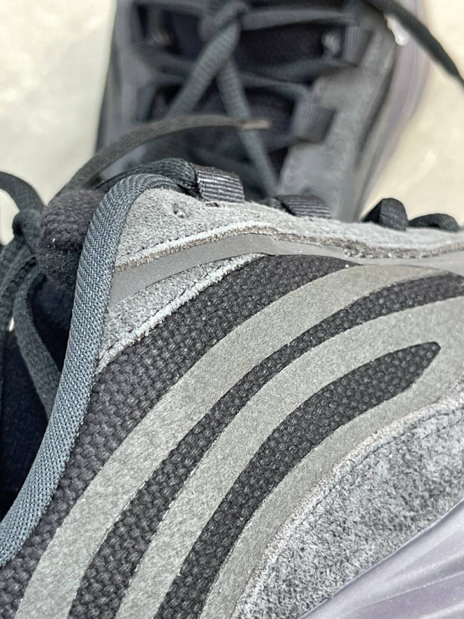 Yeezy 700 Vanta — изображение 9