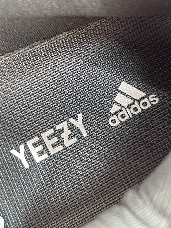 Yeezy 700 Vanta — изображение 6