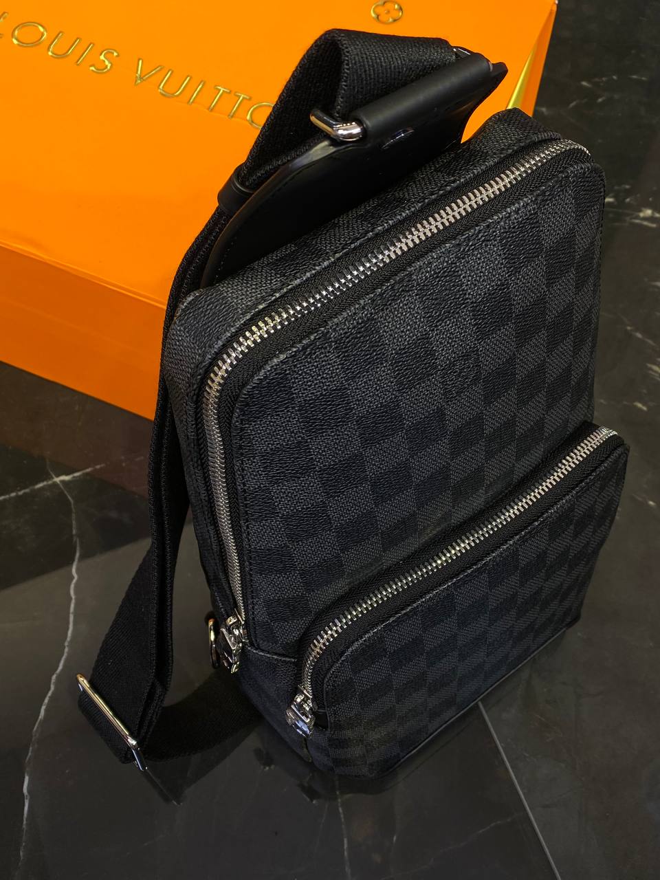Сумка Louis Vuitton Avenue — фото 5