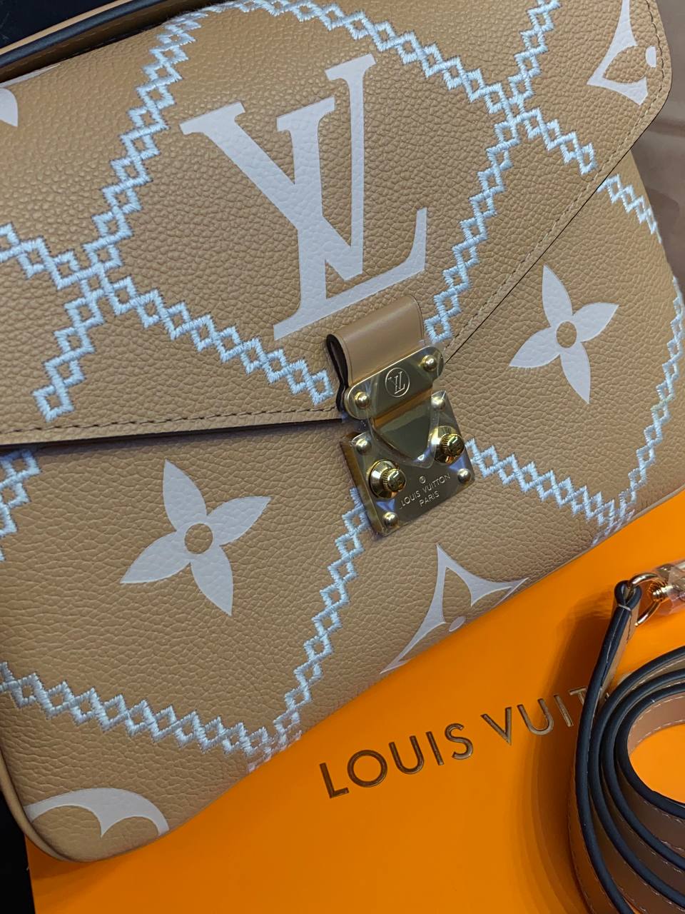 Сумка Louis Vuitton Pochette Metis — фото 2