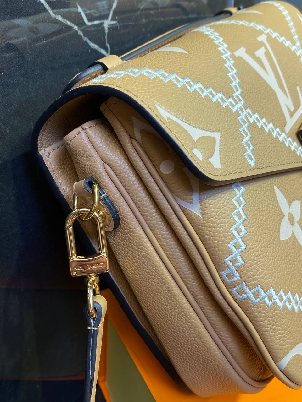 Сумка Louis Vuitton Pochette Metis — фото 5