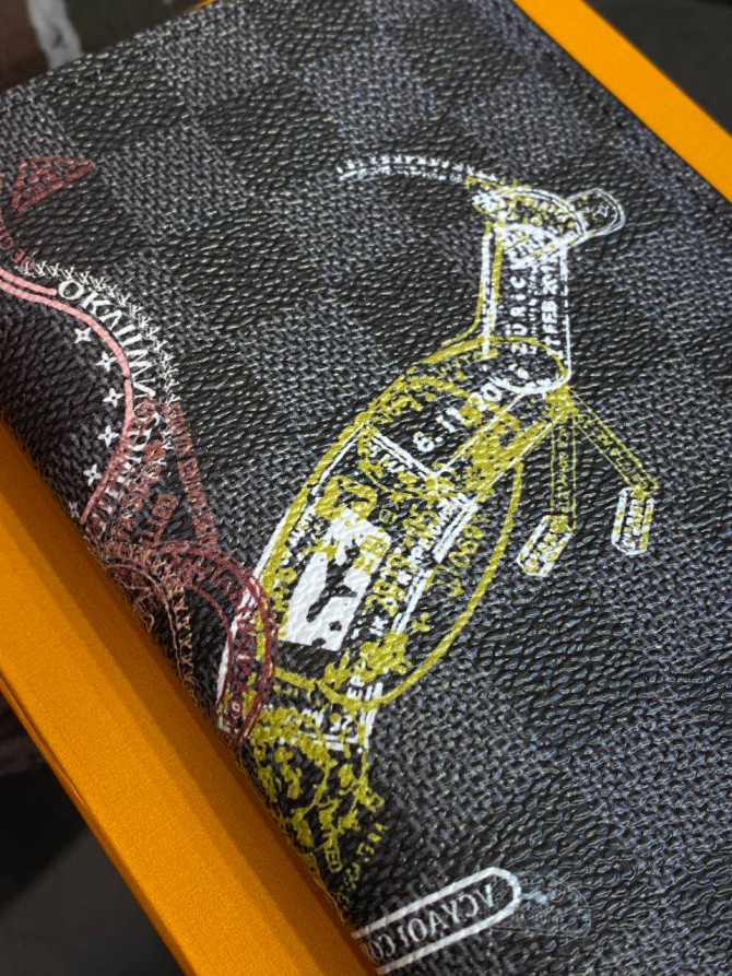 Обложка для паспорта Louis Vuitton — изображение 4