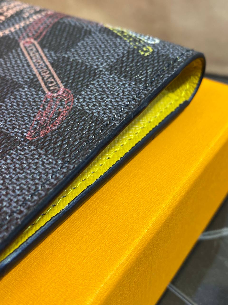 Обложка для паспорта Louis Vuitton — фото 6