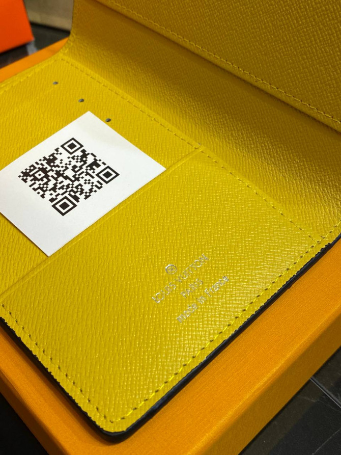 Обложка для паспорта Louis Vuitton — изображение 7