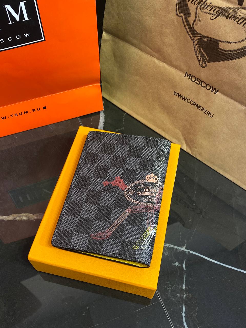 Обложка для паспорта Louis Vuitton — фото 9