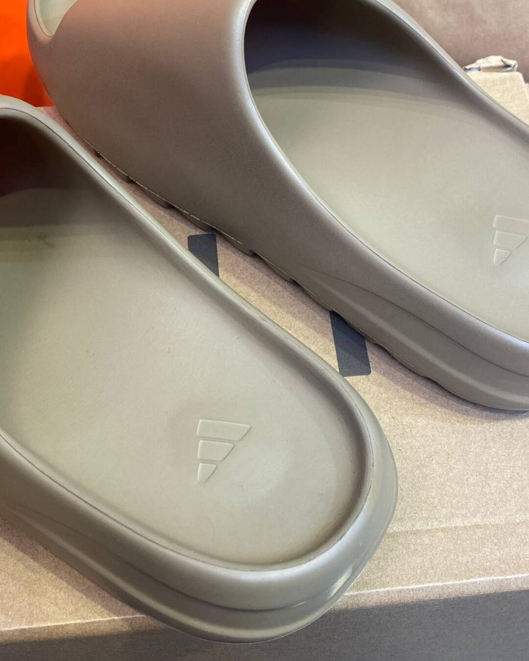 Yeezy Slide Earth Brown (дисконт) — изображение 8