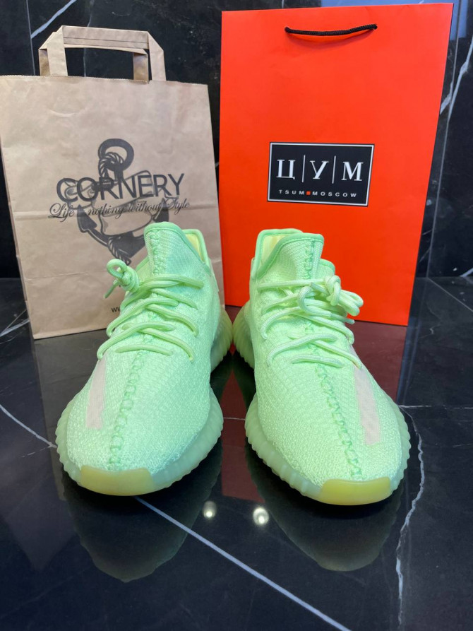 Yeezy 350 V2 Glow — изображение 3