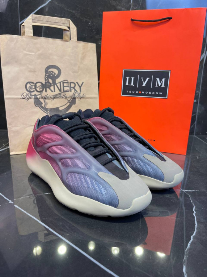 Yeezy 700 V3 Fade Carbon