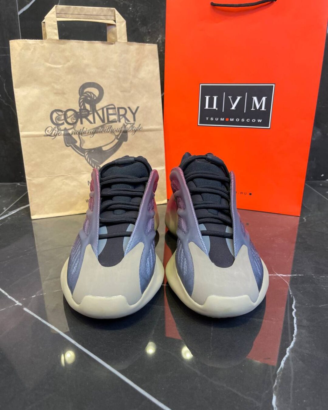 Yeezy 700 V3 Fade Carbon — изображение 3