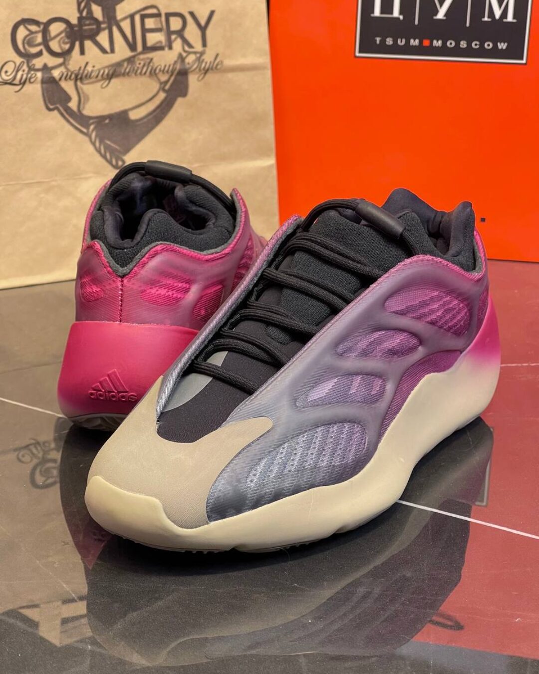 Yeezy 700 V3 Fade Carbon — изображение 7