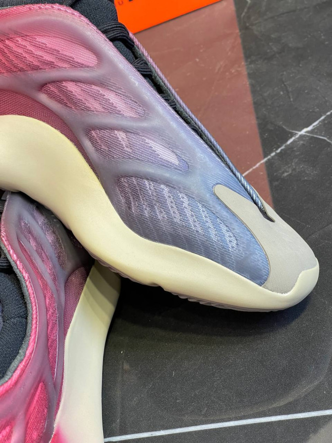 Yeezy 700 V3 Fade Carbon — изображение 9
