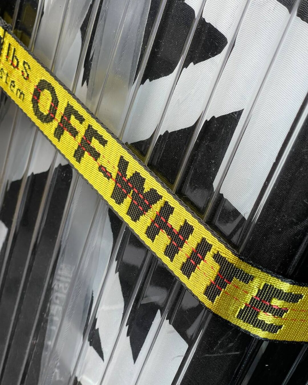 Чемодан Off-White — изображение 4