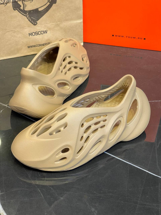Yeezy Foam Runner Ochre — изображение 7