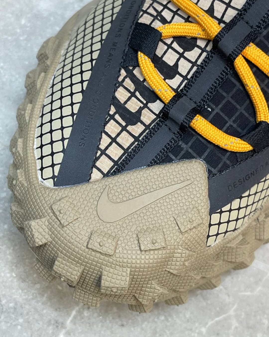 Кроссовки Nike ACG Mountain Fly Low Fossil Stone Black — изображение 7