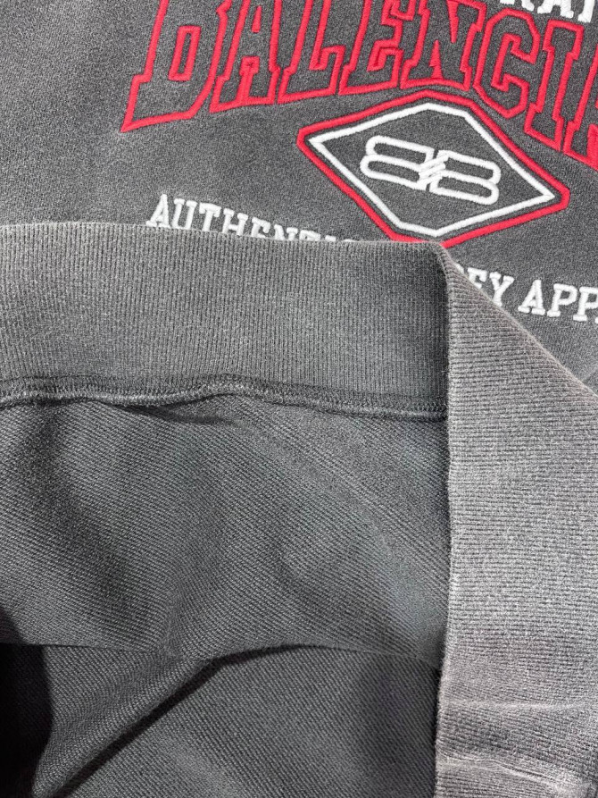 Кофта Balenciaga — изображение 5