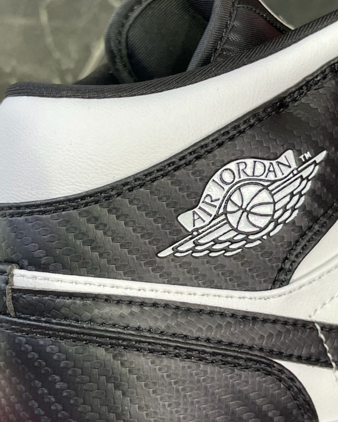 Кроссовки Nike Air Jordan 1 Mid Carbon Fiber All-Star — изображение 2