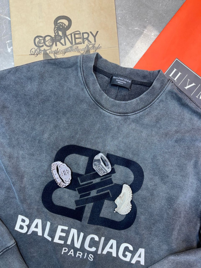 Кофта Balenciaga — изображение 3