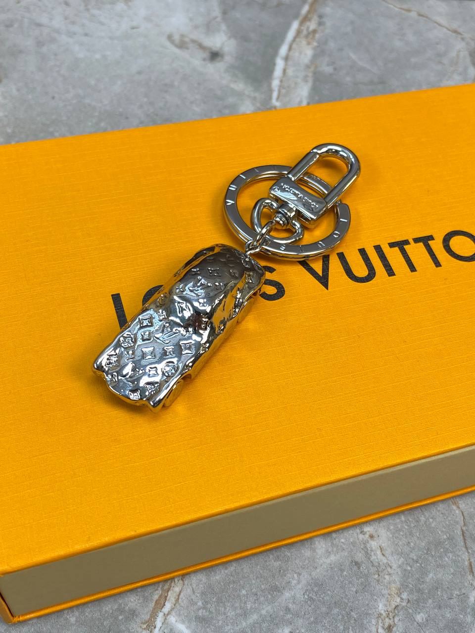 Брелок Louis Vuitton — фото 1