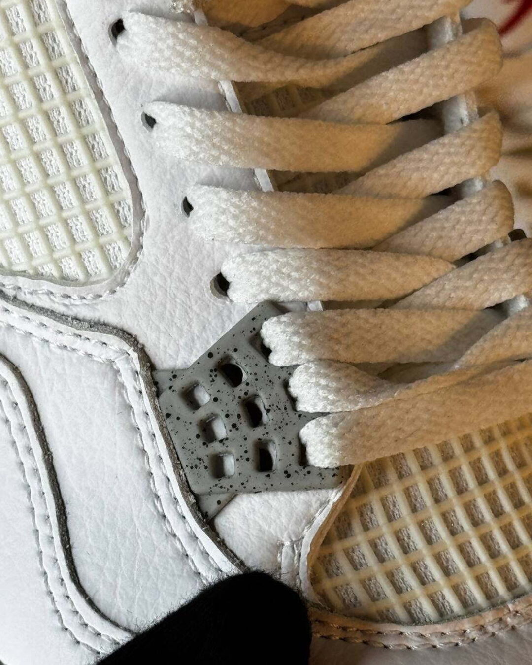 Кроссовки Jordan 4 Retro White Oreo — изображение 7