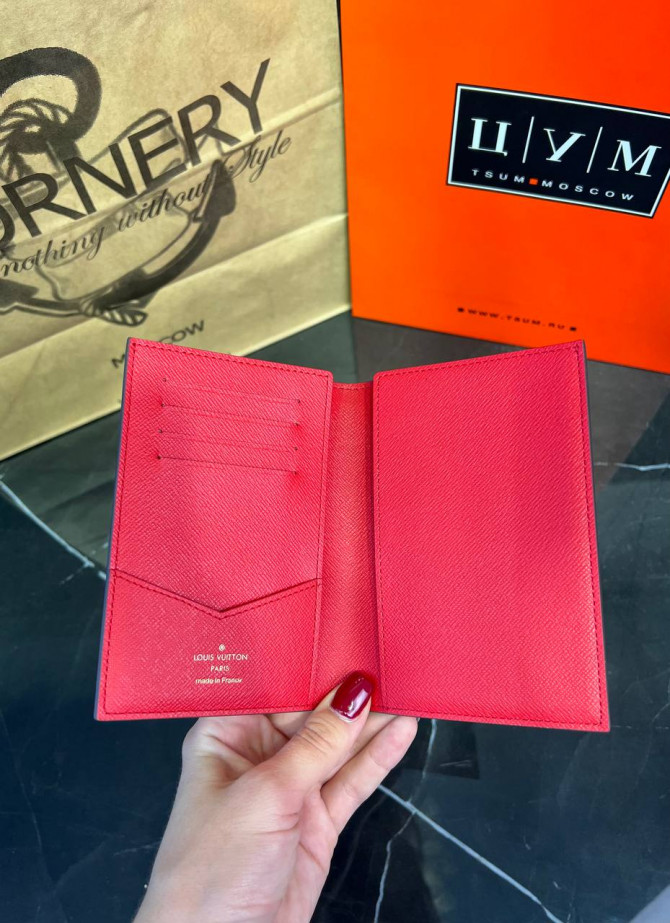 Обложка для паспорта Louis Vuitton — изображение 2