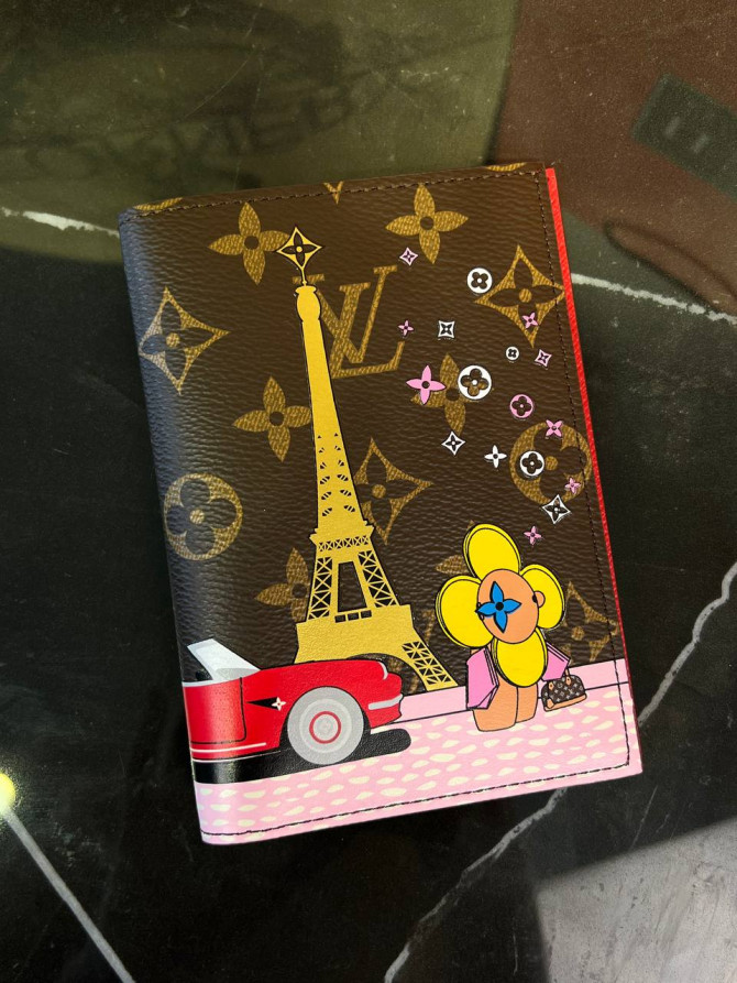 Обложка для паспорта Louis Vuitton — изображение 6